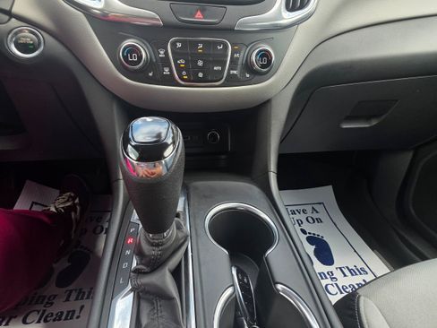 Used 2021 Chevrolet Equinox LT FWD image 13