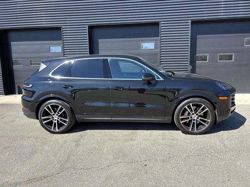 Used 2025 Porsche Cayenne image 11