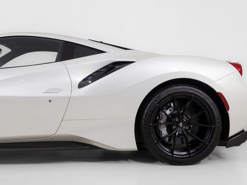 Used 2020 Ferrari 488 Pista Coupe RWD image 15