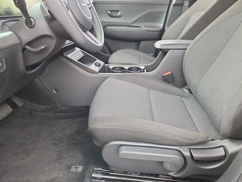 Used 2025 Hyundai Kona SE FWD image 11