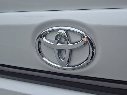 Used 2026 Toyota Corolla SE w/ SE Premium Package FWD image 30
