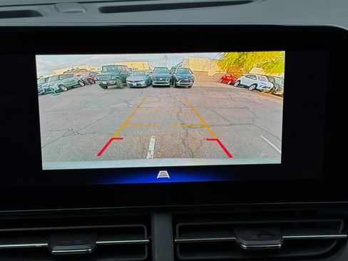 Used 2025 Chevrolet Trax LT FWD image 22