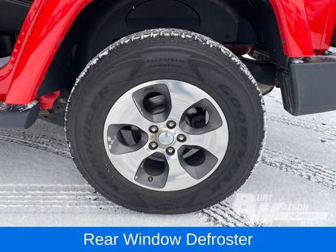 Used 2018 Jeep Wrangler Unlimited Sahara w/ Connectivity Group image 28