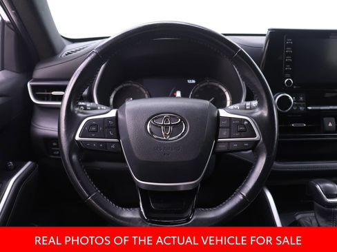 Used 2022 Toyota Highlander XSE FWD image 12