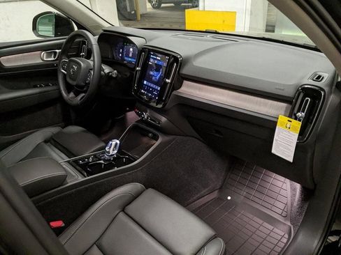 New 2026 Volvo XC40 B5 Ultra w/ Protection Package Premier image 21