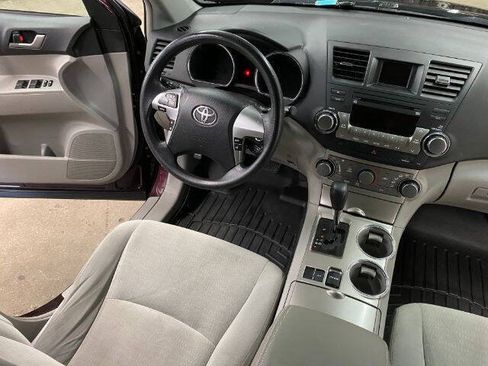 Used 2012 Toyota Highlander FWD w/ Tech Pkg image 18