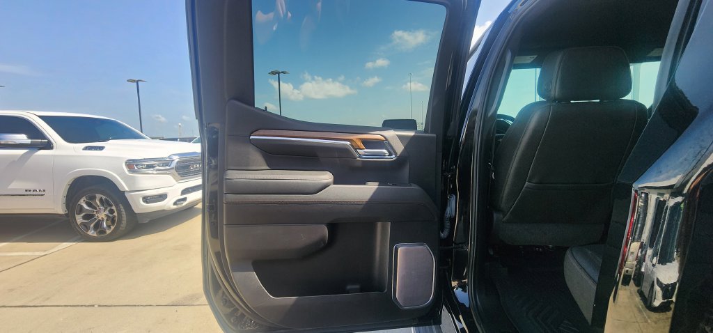 Used 2023 Chevrolet Silverado 1500 High Country w/ Technology Package AWD/4WD image 17