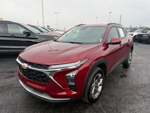 Used 2025 Chevrolet Trax LT w/ LT Convenience Package image 24