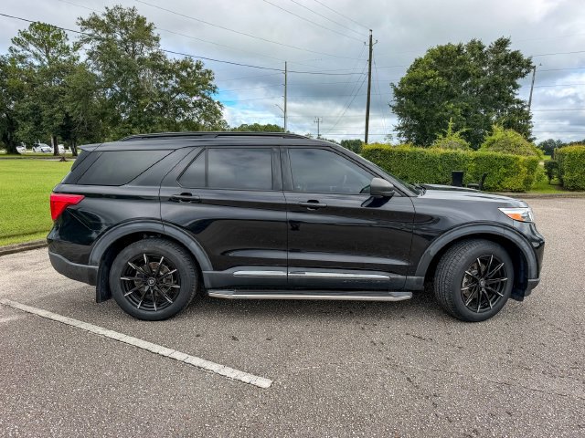 Used 2020 Ford Explorer XLT w/ Equipment Group 202A AWD/4WD image 2