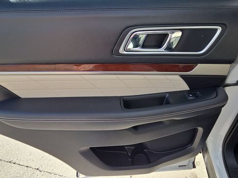 Used 2016 Ford Explorer Platinum AWD/4WD image 36