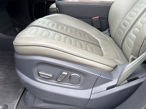 Used 2022 Rivian R1T Launch Edition image 13