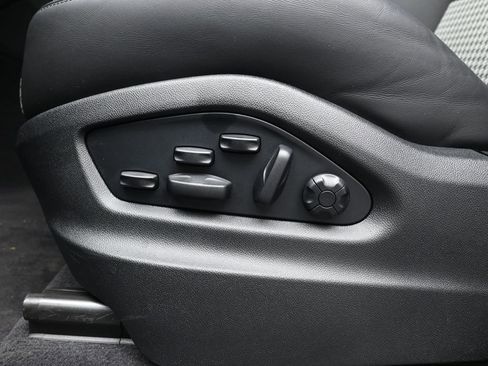 Certified 2025 Porsche Cayenne GTS AWD/4WD image 15