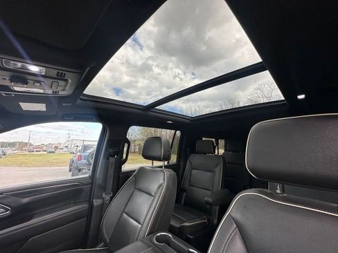 Used 2023 GMC Yukon XL SLT w/ Max Trailering Package image 7