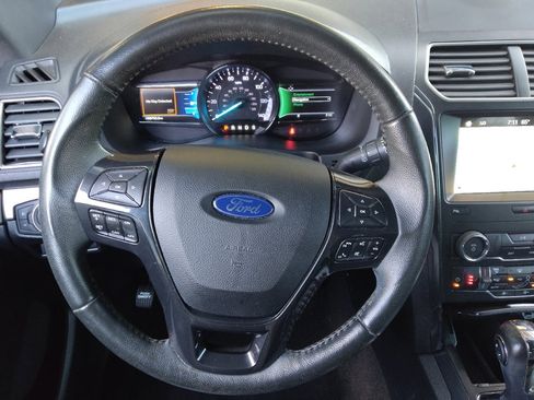 Used 2019 Ford Explorer XLT w/ Equipment Group 202A FWD image 22
