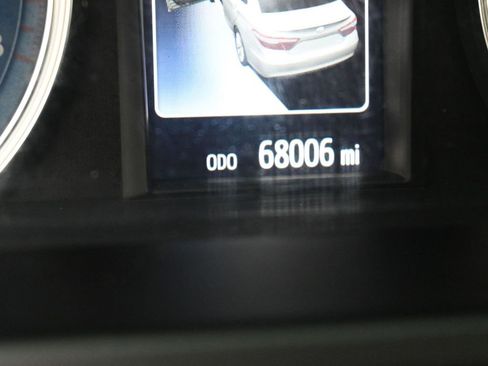 Used 2016 Toyota Camry LE image 12
