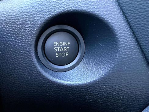 Used 2026 Toyota Corolla Cross XLE image 33