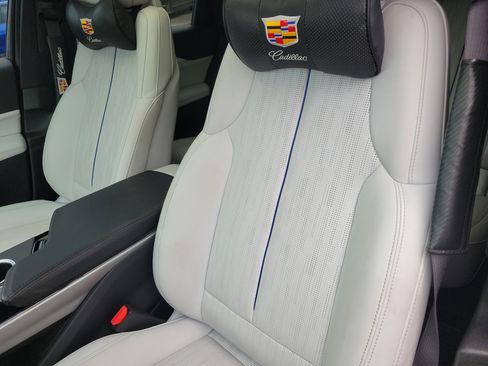 Used 2024 Cadillac Lyriq Luxury RWD image 5