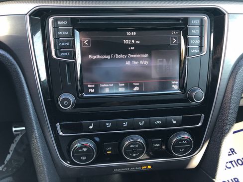 Used 2017 Volkswagen Passat 1.8T R-Line image 19