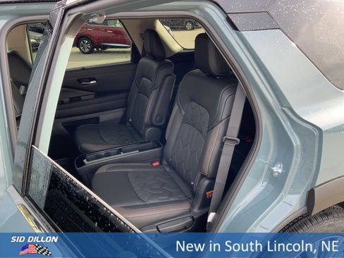 New 2026 Nissan Pathfinder Platinum image 10