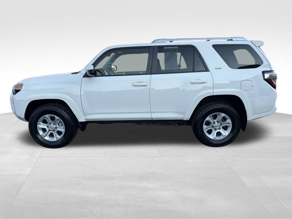 Used 2016 Toyota 4Runner SR5 AWD/4WD image 2