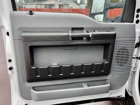 Used 2014 Ford F550 2WD Regular Cab Super Duty image 17