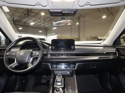 Used 2024 Mitsubishi Outlander SE image 30