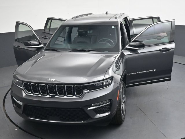 Used 2025 Jeep Grand Cherokee Limited w/ Luxury Tech Group II AWD/4WD image 40