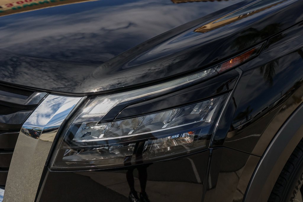 Used 2025 Nissan Pathfinder SV FWD image 11