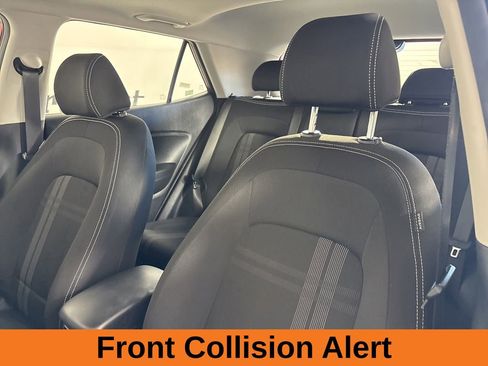 Used 2025 Hyundai Venue SEL FWD image 11