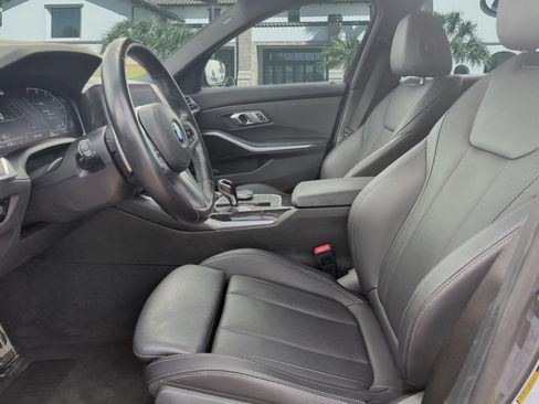Used 2022 BMW 330i Sedan w/ M Sport Package RWD image 11