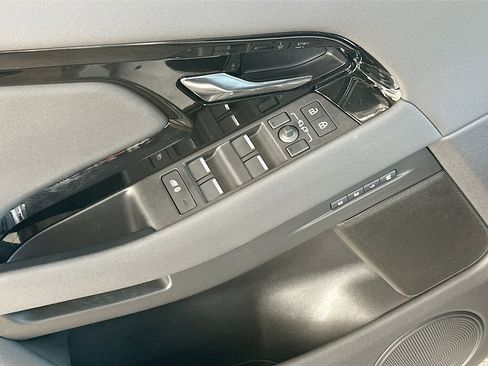 Used 2026 Land Rover Range Rover Evoque S image 17