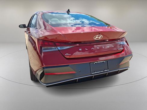 Used 2024 Hyundai Elantra Limited FWD image 8