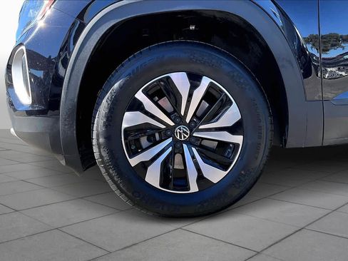 Certified 2024 Volkswagen Atlas SE image 10