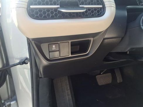 Used 2023 Honda HR-V EX-L image 4
