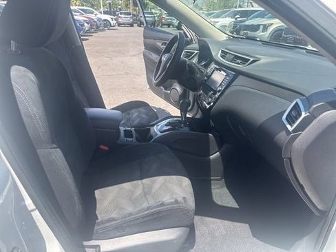 Used 2015 Nissan Rogue SV w/ SV Premium Package FWD image 14