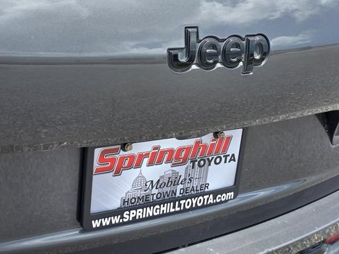 Used 2023 Jeep Grand Cherokee L Laredo AWD/4WD image 29