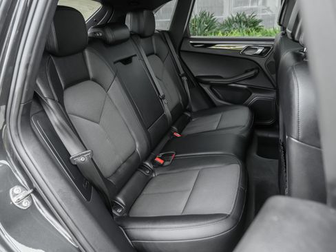 Used 2022 Porsche Macan image 37