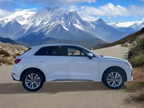 Used 2023 Audi Q3 2.0T Premium w/ Convenience Package image 6