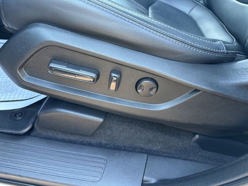 Used 2023 Honda Pilot Touring image 13