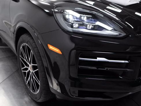 Certified 2026 Porsche Cayenne AWD/4WD image 12
