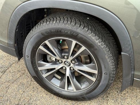 Used 2016 Toyota Highlander XLE image 10