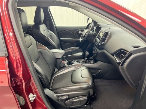 Used 2020 Jeep Cherokee Latitude Plus image 21