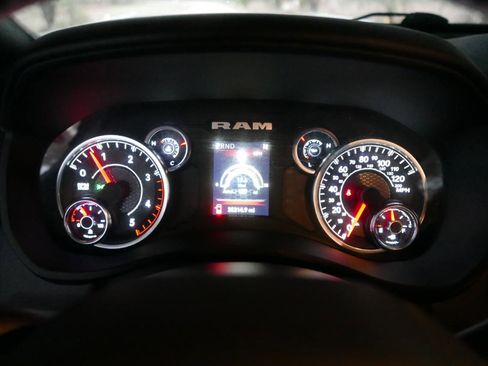 Used 2024 RAM 2500 Big Horn AWD/4WD image 13