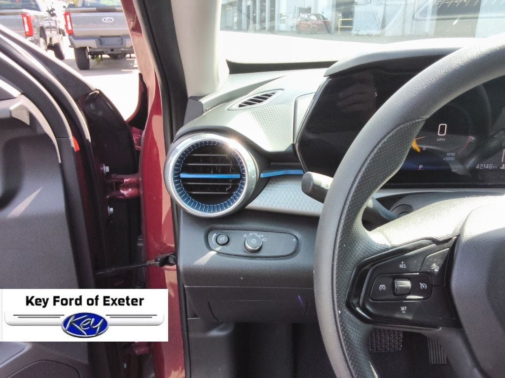 Used 2025 Chevrolet Trax LT FWD image 25