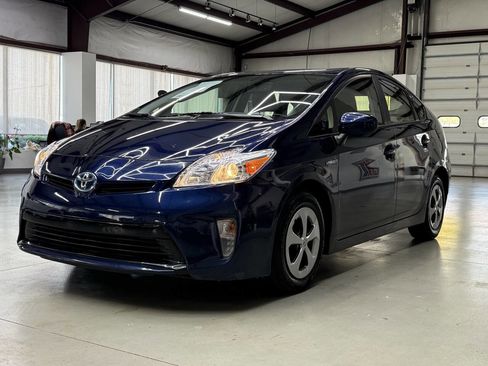 Used 2015 Toyota Prius Four image 3
