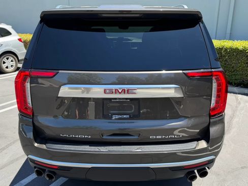 Used 2021 GMC Yukon Denali w/ Denali Premium Package AWD/4WD image 8