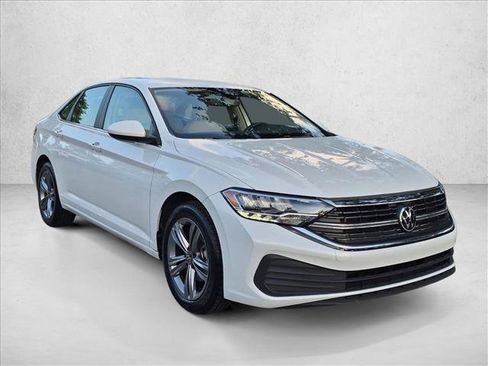 Used 2024 Volkswagen Jetta SE FWD image 3