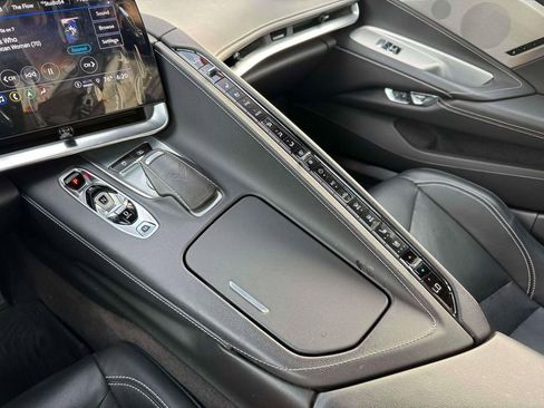Used 2022 Chevrolet Corvette Stingray Preferred Conv w/ Z51 Performance Package RWD image 30