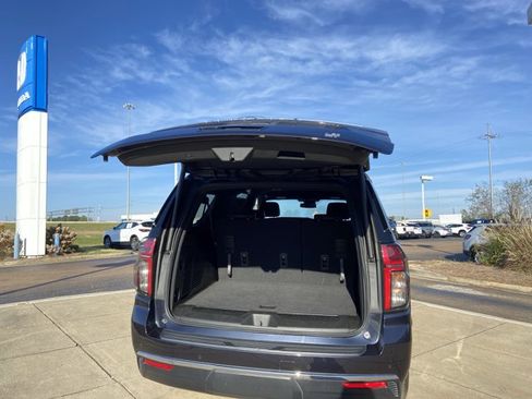 Used 2023 Chevrolet Suburban LT image 25