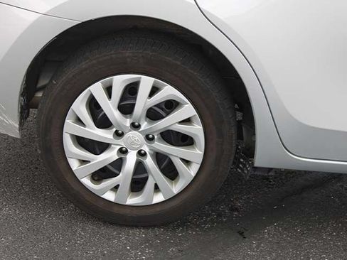Used 2017 Toyota Corolla LE FWD image 8
